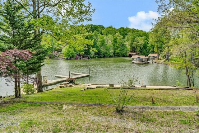 60 Old Barn Road, Moneta, VA 24121