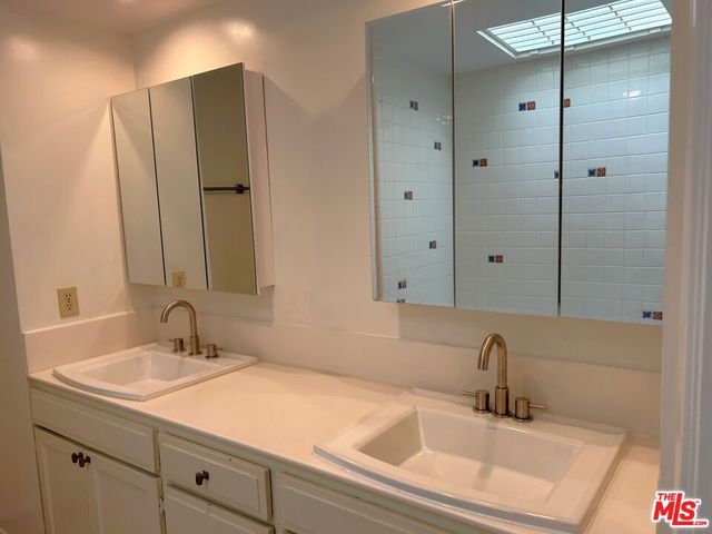 1375 Kelton Avenue 404, Los Angeles, CA 90024