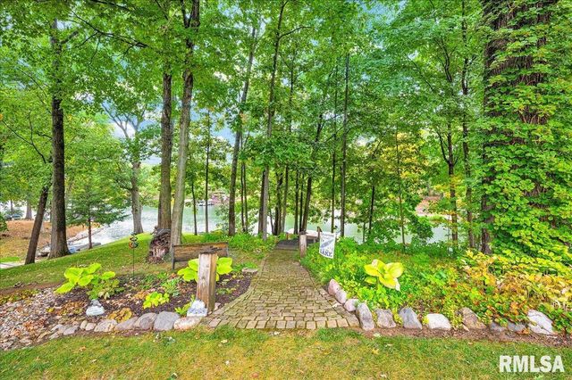 422 NORTHERN OAKS Drive, Groveland, IL 61535