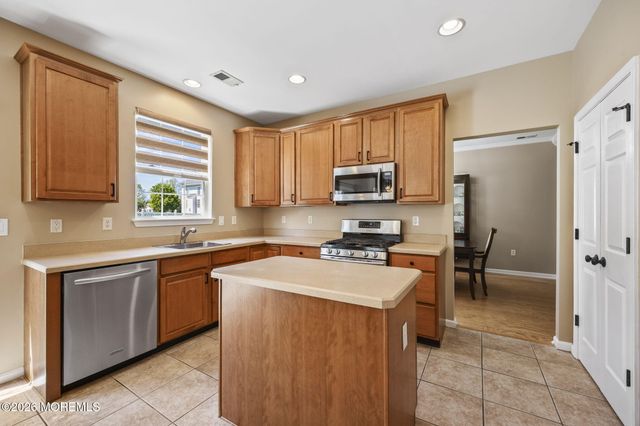 389 Fordham Place, Freehold, NJ 07728