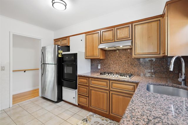 816 N Broadway, Yonkers, NY 10701