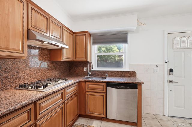 816 N Broadway, Yonkers, NY 10701