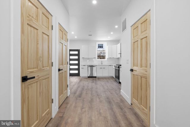 458 W EARLHAM TER, Philadelphia, PA 19144