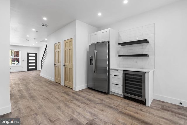 458 W EARLHAM TER, Philadelphia, PA 19144