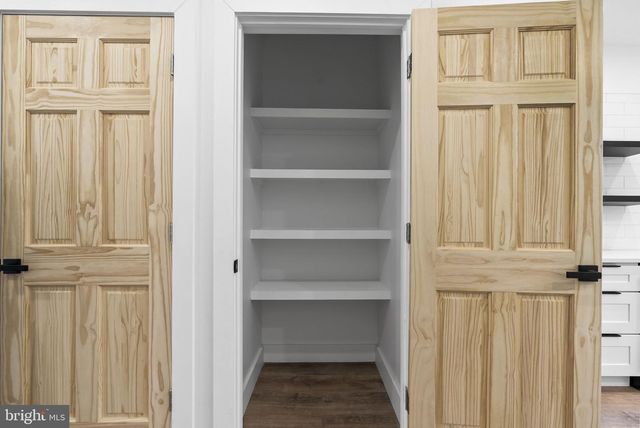 458 W EARLHAM TER, Philadelphia, PA 19144