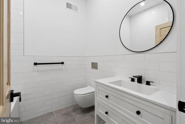 458 W EARLHAM TER, Philadelphia, PA 19144