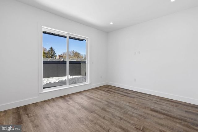 458 W EARLHAM TER, Philadelphia, PA 19144