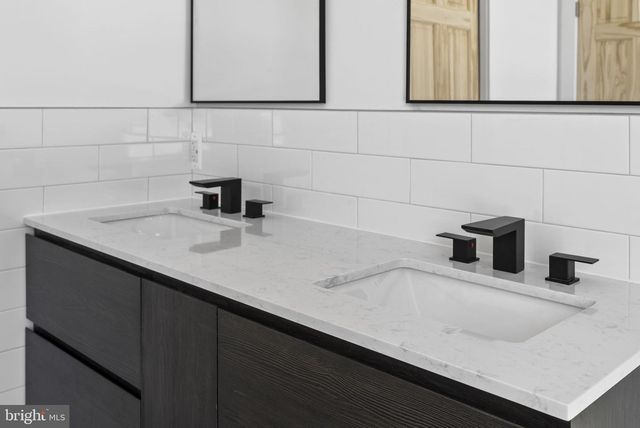 458 W EARLHAM TER, Philadelphia, PA 19144