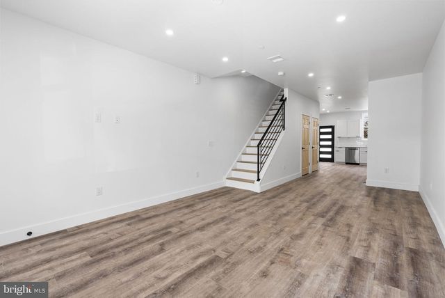 458 W EARLHAM TER, Philadelphia, PA 19144