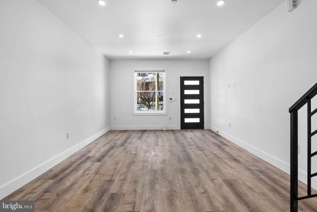 458 W EARLHAM TER, Philadelphia, PA 19144