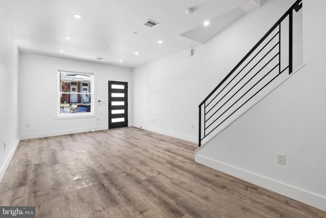 458 W EARLHAM TER, Philadelphia, PA 19144