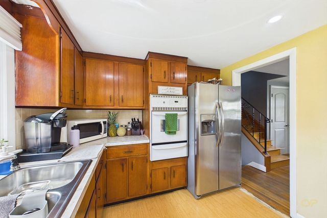 70 Fairmount St, New Bedford, MA 02740