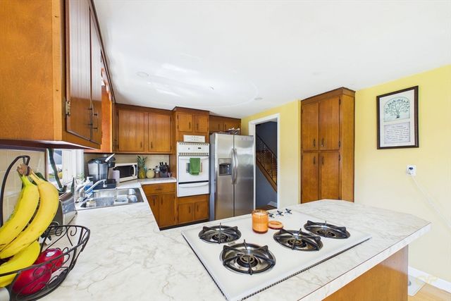 70 Fairmount St, New Bedford, MA 02740