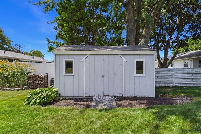70 Fairmount St, New Bedford, MA 02740