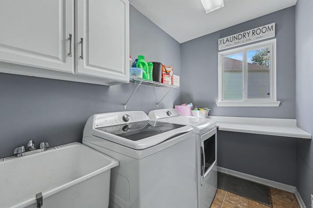913 Darwin Drive, Chelsea, MI 48118