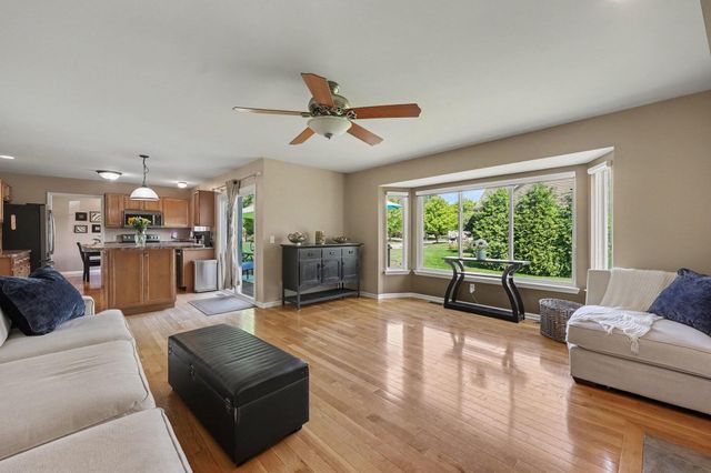 913 Darwin Drive, Chelsea, MI 48118