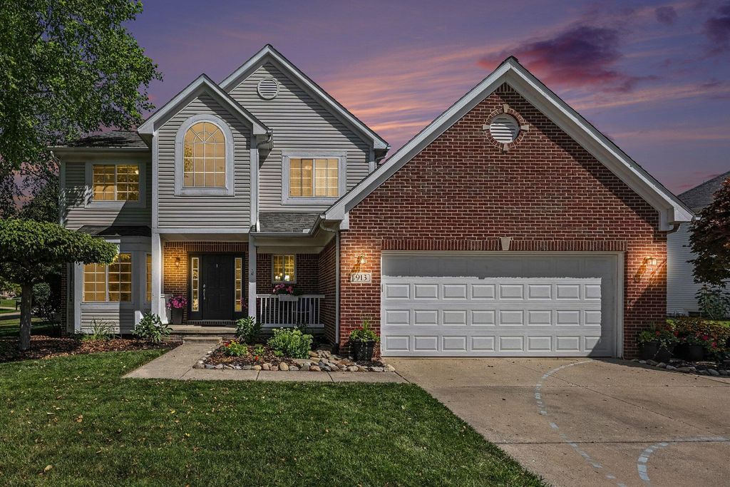 913 Darwin Drive, Chelsea, MI 48118