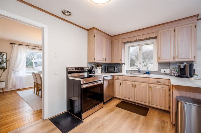 5 Baycrest Drive, Irondequoit, NY 14622