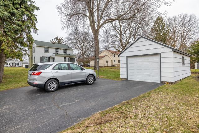 5 Baycrest Drive, Irondequoit, NY 14622