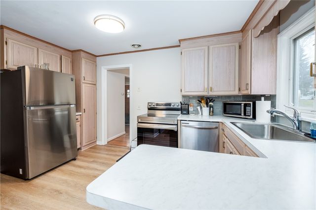 5 Baycrest Drive, Irondequoit, NY 14622