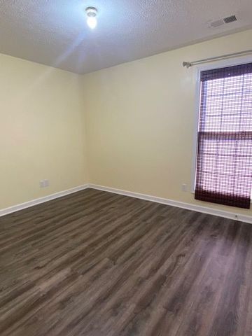 3463 Oak Creek Dr, Clarksville, TN 37040