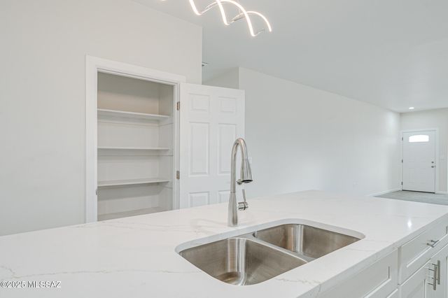 219 S Atlanta Street, Vail, AZ 85641