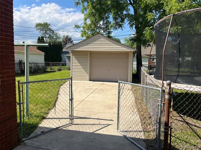 1410 Mayflower Avenue, Lincoln Park, MI 48146
