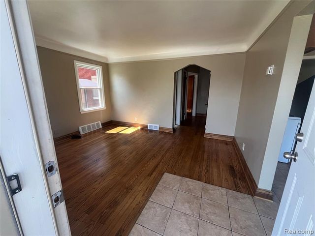 1410 Mayflower Avenue, Lincoln Park, MI 48146