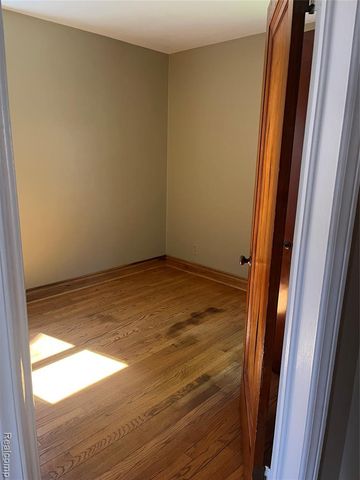 1410 Mayflower Avenue, Lincoln Park, MI 48146