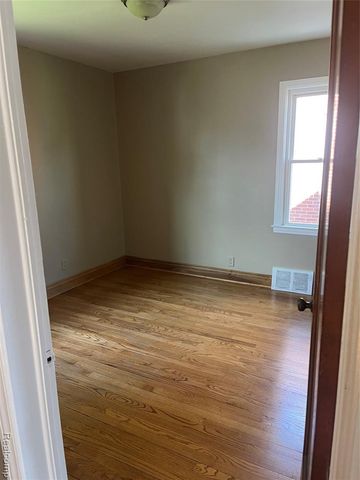 1410 Mayflower Avenue, Lincoln Park, MI 48146