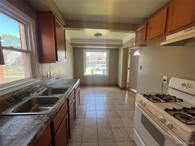 1410 Mayflower Avenue, Lincoln Park, MI 48146