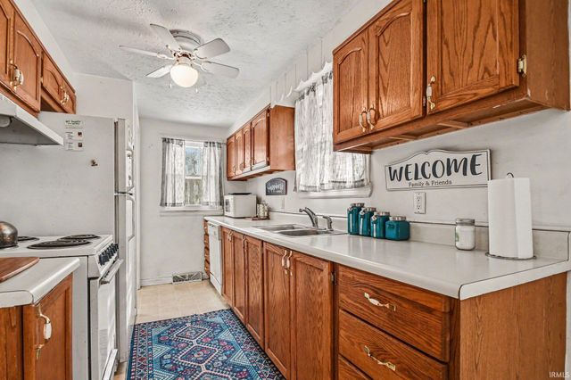 52138 Hollyhock Road, South Bend, IN 46637