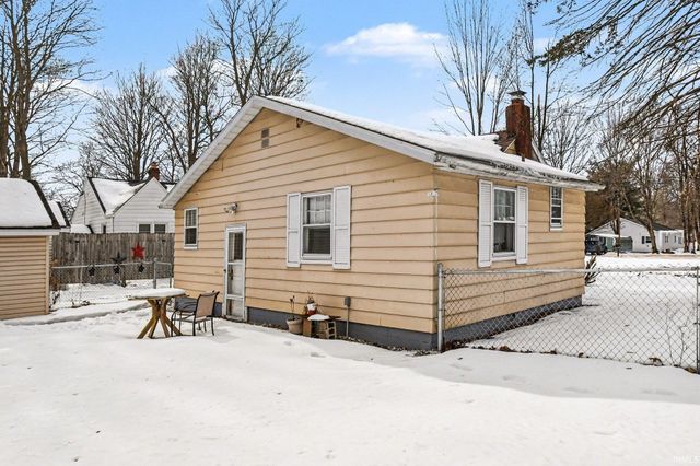 52138 Hollyhock Road, South Bend, IN 46637