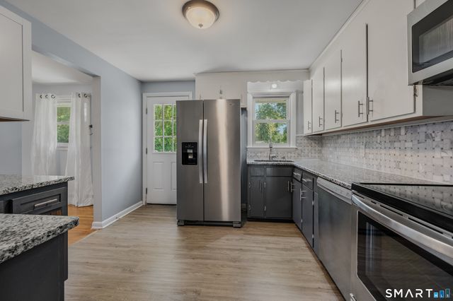 26 Lamphere Road, Waterford, CT 06385