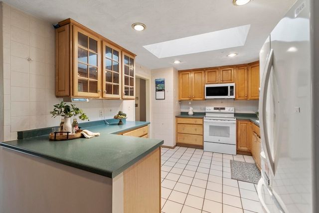 14 Olde Berry Road, Andover, MA 01810