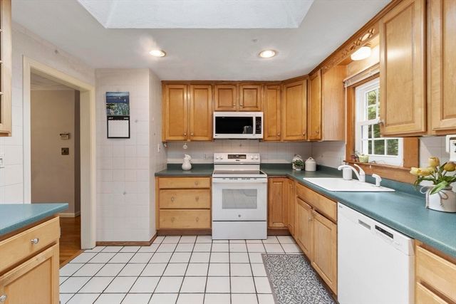 14 Olde Berry Road, Andover, MA 01810