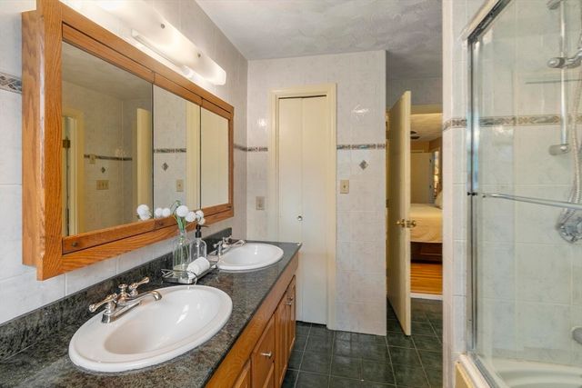 14 Olde Berry Road, Andover, MA 01810