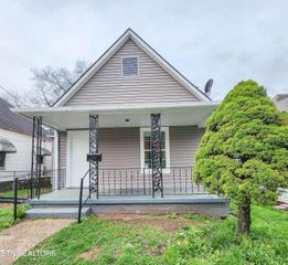 1617 Worth St, Knoxville, TN 37917
