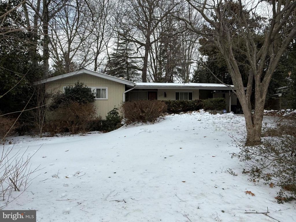 8306 LORING DR, Bethesda, MD 20817