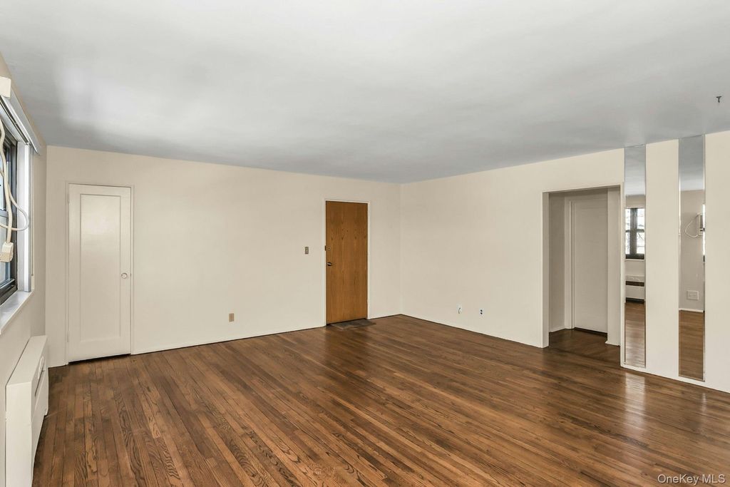 21-47 Utopia Parkway 2, Whitestone, NY 11357 — photo 4