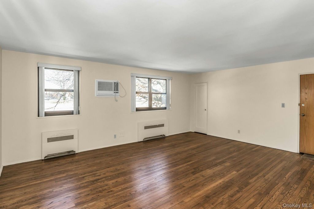 21-47 Utopia Parkway 2, Whitestone, NY 11357 — photo 5