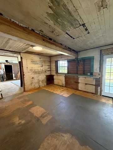 7198 S County Rd. 33, Cottonwood, AL 36320