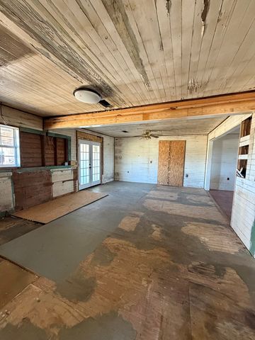 7198 S County Rd. 33, Cottonwood, AL 36320