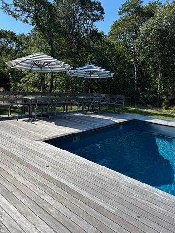 14 Park Circle, Quogue, NY 11959