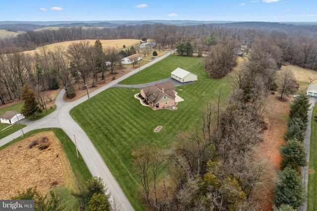 108 PICKETT RD, Dover, PA 17315