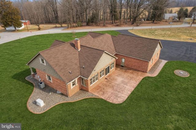 108 PICKETT RD, Dover, PA 17315