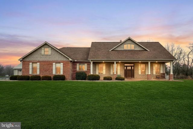 108 PICKETT RD, Dover, PA 17315