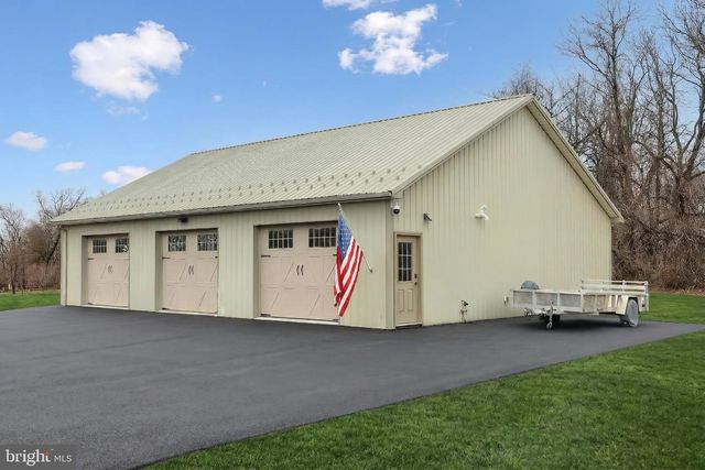 108 PICKETT RD, Dover, PA 17315