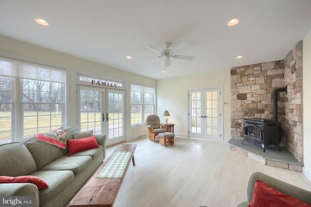 108 PICKETT RD, Dover, PA 17315