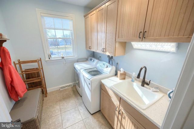 108 PICKETT RD, Dover, PA 17315